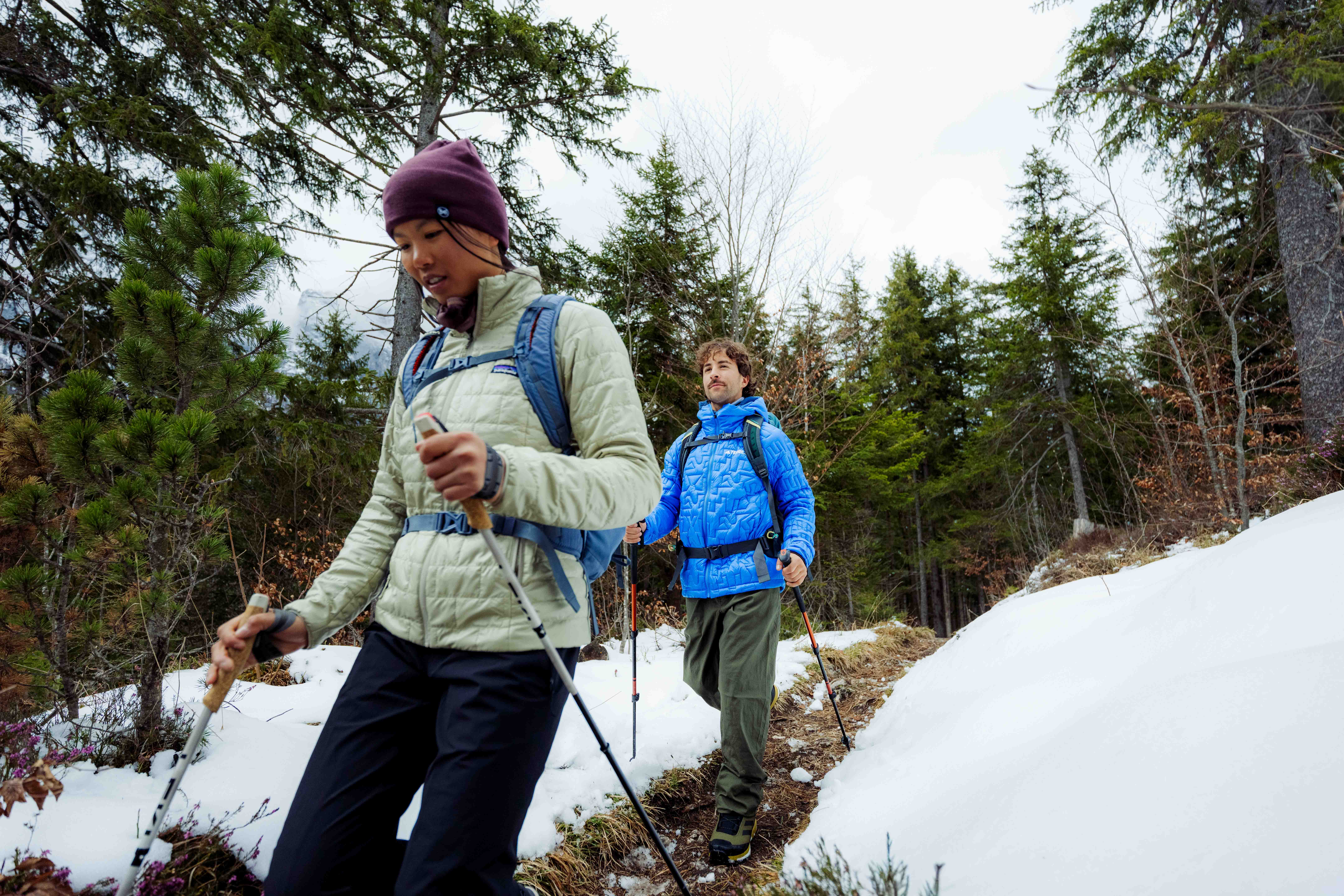 2 hikers in the outdoors wearing lightweight primaloft jackets